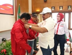 Gubernur Lepas Kontingen KORMI Maluku ke FORNAS Palembang