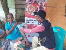 Demi Capaian Vaksin di Kepulauan Aru, BINDA Maluku Datangi Rumah Warga