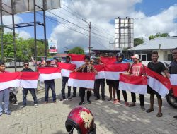 Mercy Barends Bagi 1.000 Bendera Merah Putih di Ambon