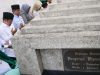 Prabowo Usul Pindahkan, Anies Sarankan Makam Tetap di Makassar