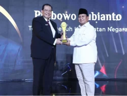 Beda Sikap Prabowo dan Ganjar Terima Detik Awards, Pengamat: Prabowo Lebih Berkelas dan Humble
