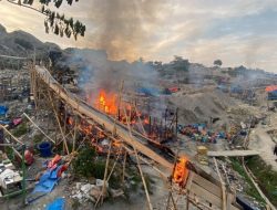 Ribuan Tenda PETI Gunung Botak Dibakar Aparat