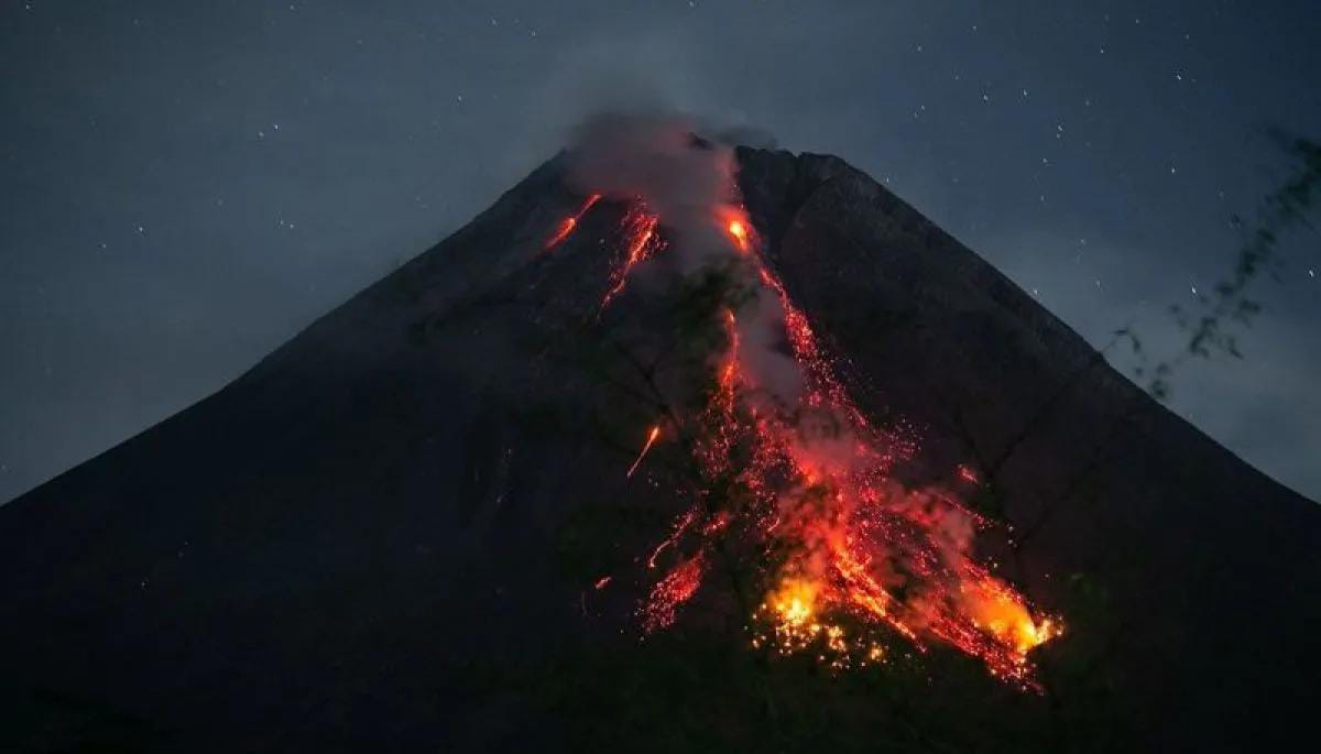 Cek Fakta Gunung Merapi Erupsi 18 April 2024.