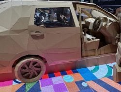 Mobil dari Kardus: Daihatsu Sigra Cardboard Memukau Pengunjung di GIIAS 2024