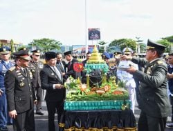Di HUT Bhayangkara, Pangdam Pattimura Beri Kejutan untuk Personel Polda Maluku.