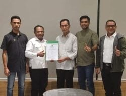 Malik Kastella-Arobi Kelian Terima B1KWK dari PPP