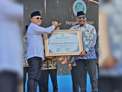 Murad Ismail Terima BKPRMI Award