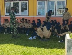 Dandim Masohi Perintahkan Prajuritnya Mengajar di Sekolah
