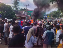 Warga Tulehu Kembali Blokir Jalan, Protes Rencana Pemindahan Napi