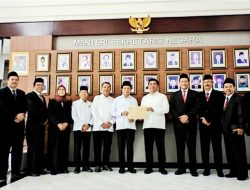 Menteri Agama RI Serahkan SK UIN Abdul Muthalib Sangadji Ambon