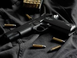 Penggerebekan, Polisi Temukan Senpi dan Amunisi